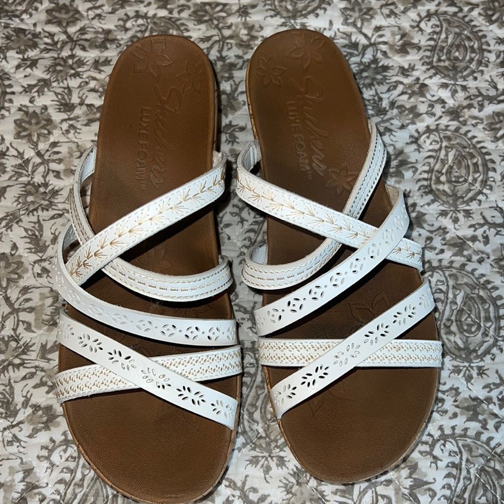 Skechers - Luxe Foam wedge sandal - Size 8.5 - GUC